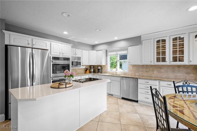 30907 Arlington Circle, Bay Village, OH 44140