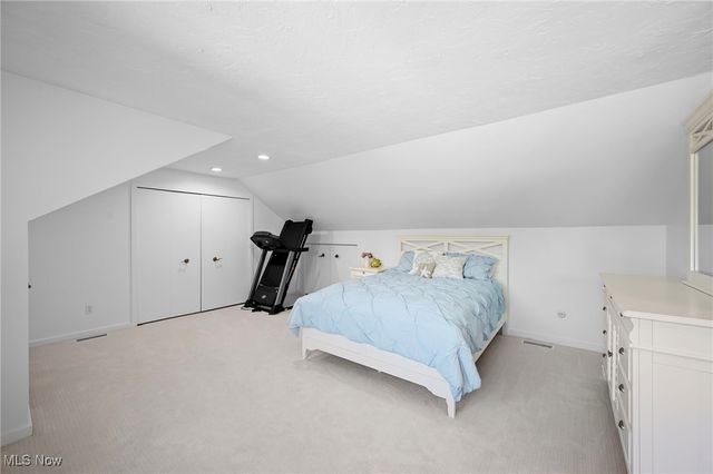 30907 Arlington Circle, Bay Village, OH 44140