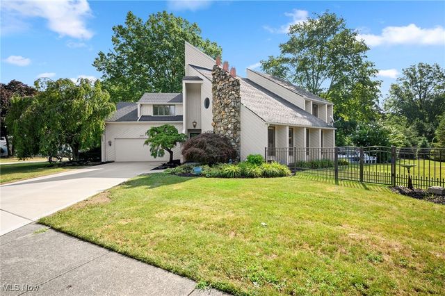30907 Arlington Circle, Bay Village, OH 44140