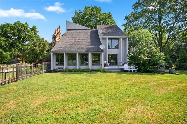 30907 Arlington Circle, Bay Village, OH 44140