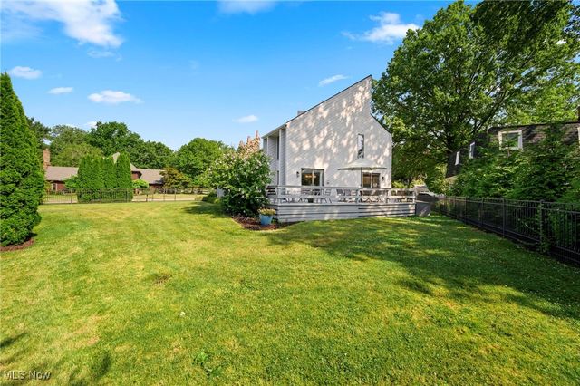 30907 Arlington Circle, Bay Village, OH 44140