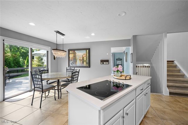 30907 Arlington Circle, Bay Village, OH 44140