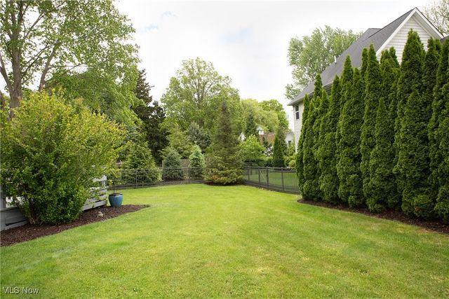 30907 Arlington Circle, Bay Village, OH 44140