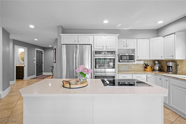 30907 Arlington Circle, Bay Village, OH 44140