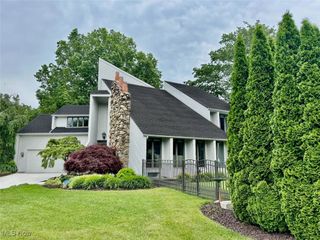 30907 Arlington Circle, Bay Village, OH 44140