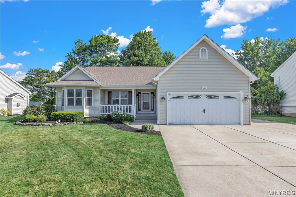 3667 Spice Creek, Wheatfield, NY 14120