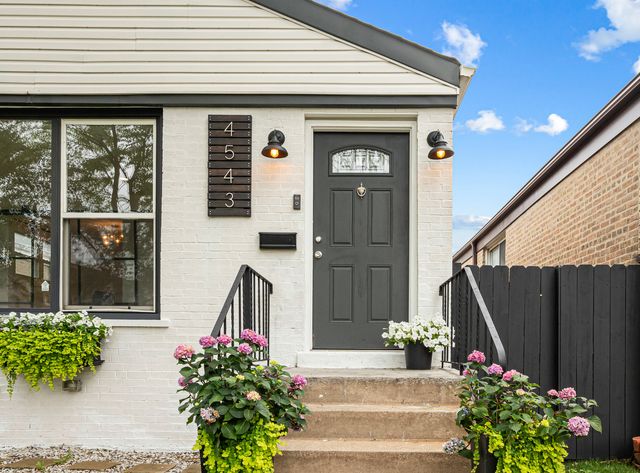 4543 S Leclaire Avenue, Chicago, IL 60638
