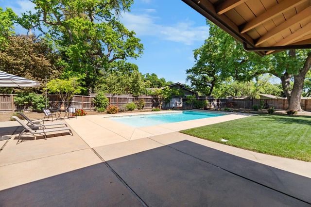 2401 Bonniebrook Dr, Stockton, CA 95207