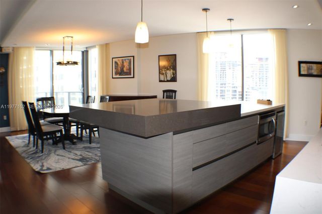 31 SE 6th St 1801, Miami, FL 33131