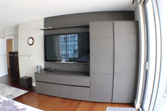 31 SE 6th St 1801, Miami, FL 33131