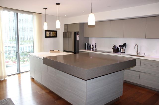 31 SE 6th St 1801, Miami, FL 33131