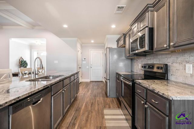 305 Gibson Circle, Kathleen, GA 31047