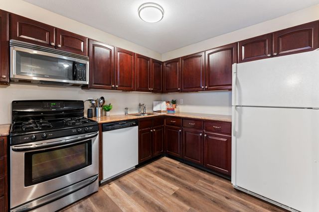 14865 19th Avenue N, Plymouth, MN 55447