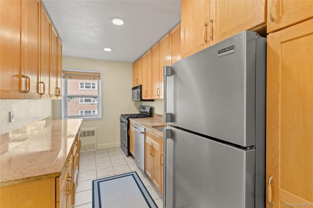 750 Shore Road 2G, Long Beach, NY 11561