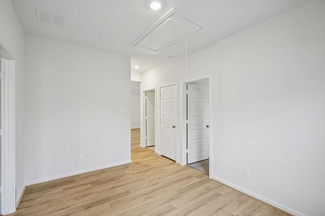 5120 Redbud Valley Drive, Pearland, TX 77584