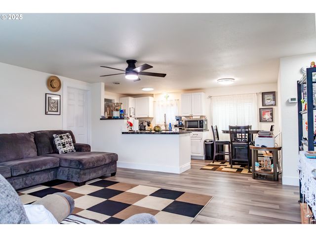 1419 Nw 8TH St, Mc Minnville, OR 97128