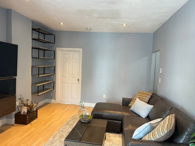1810 Dorchester Ave 6, Boston, MA 02124