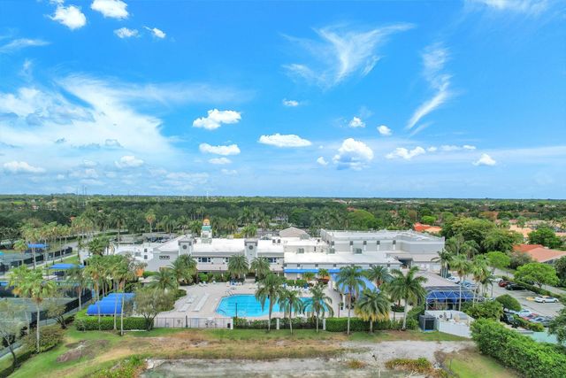 9883 Harbour Lake Cir, Boynton Beach, FL 33437