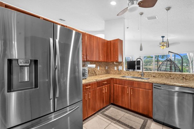 9883 Harbour Lake Cir, Boynton Beach, FL 33437