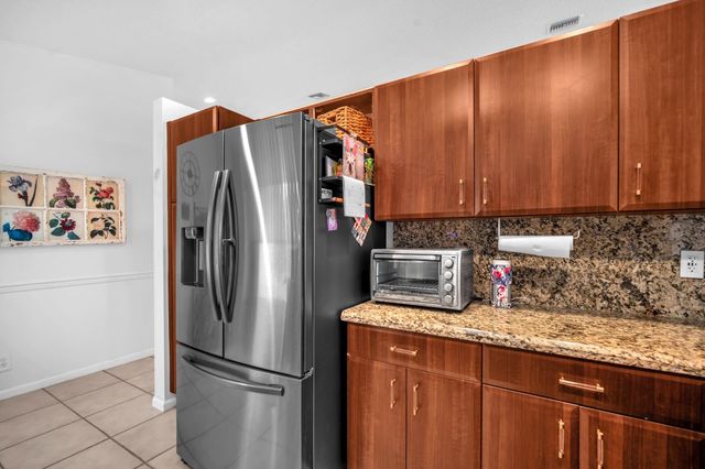 9883 Harbour Lake Cir, Boynton Beach, FL 33437