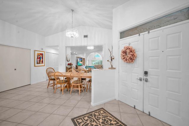9883 Harbour Lake Cir, Boynton Beach, FL 33437