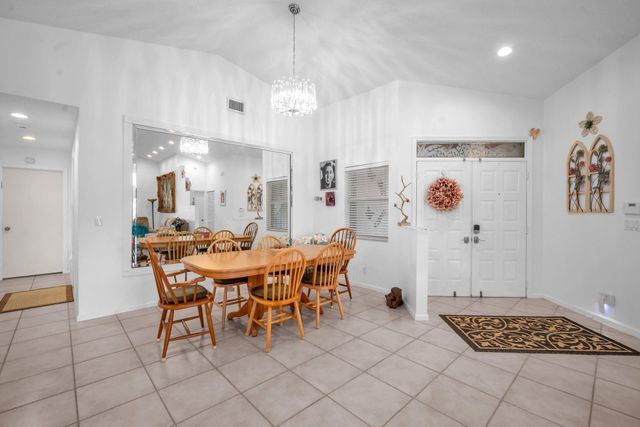 9883 Harbour Lake Cir, Boynton Beach, FL 33437