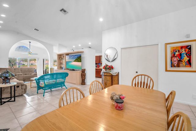 9883 Harbour Lake Cir, Boynton Beach, FL 33437