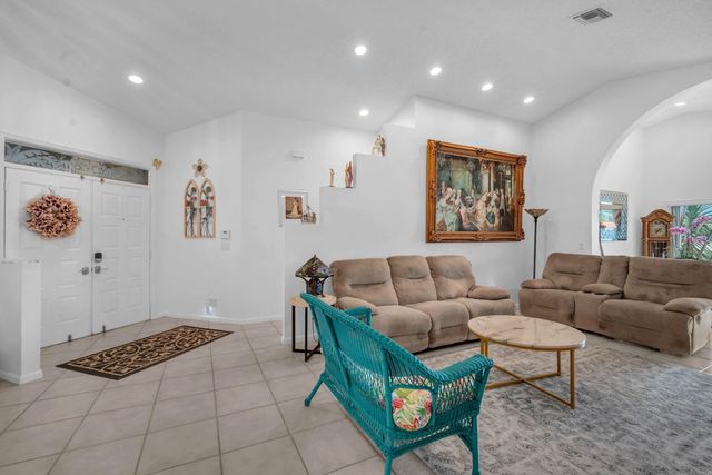 9883 Harbour Lake Cir, Boynton Beach, FL 33437