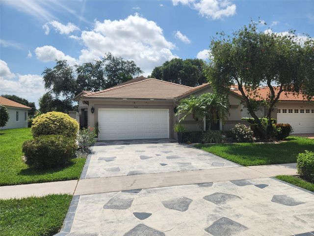 9883 Harbour Lake Cir, Boynton Beach, FL 33437