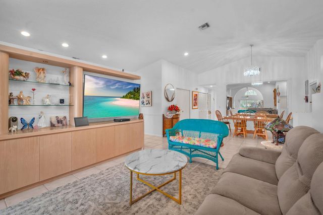 9883 Harbour Lake Cir, Boynton Beach, FL 33437