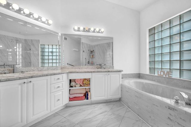 9883 Harbour Lake Cir, Boynton Beach, FL 33437