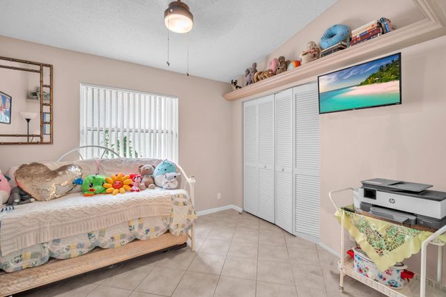 9883 Harbour Lake Cir, Boynton Beach, FL 33437