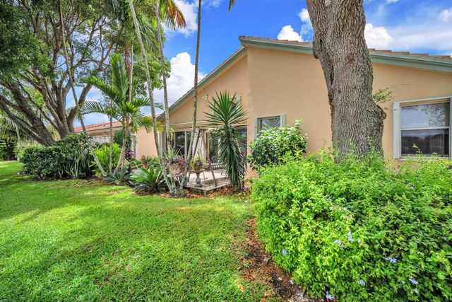 9883 Harbour Lake Cir, Boynton Beach, FL 33437