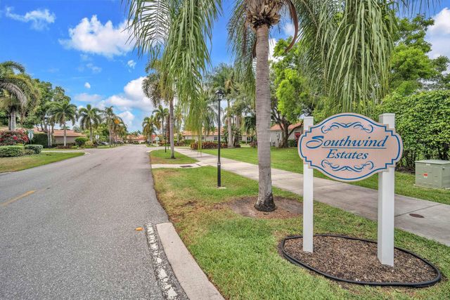 9883 Harbour Lake Cir, Boynton Beach, FL 33437