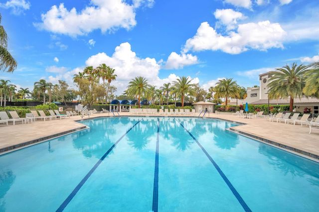 9883 Harbour Lake Cir, Boynton Beach, FL 33437