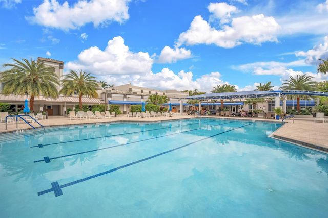9883 Harbour Lake Cir, Boynton Beach, FL 33437