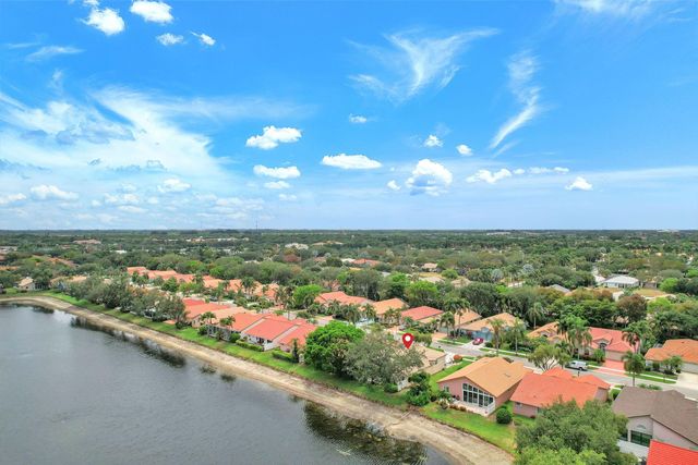 9883 Harbour Lake Cir, Boynton Beach, FL 33437