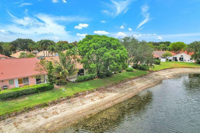 9883 Harbour Lake Cir, Boynton Beach, FL 33437