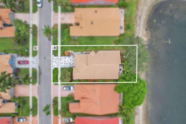 9883 Harbour Lake Cir, Boynton Beach, FL 33437