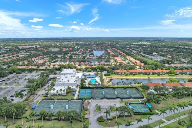 9883 Harbour Lake Cir, Boynton Beach, FL 33437