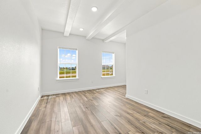 105 Hidden Cv, Floresville, TX 78114