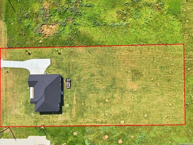 105 Hidden Cv, Floresville, TX 78114