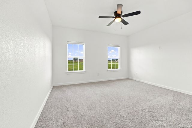 105 Hidden Cv, Floresville, TX 78114