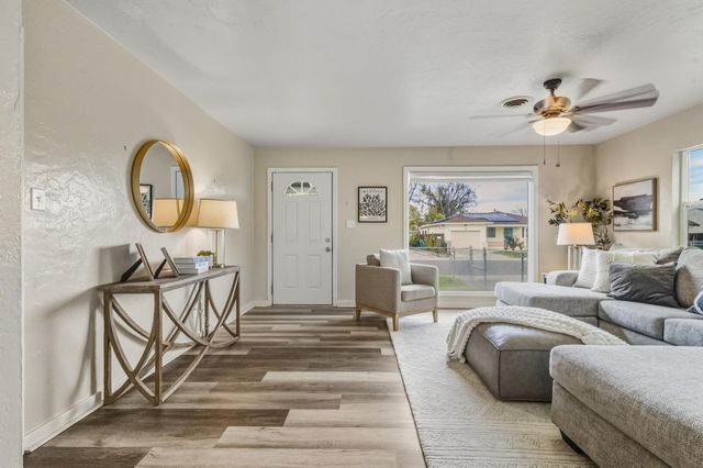 1750 Elmwood Ave, Stockton, CA 95204