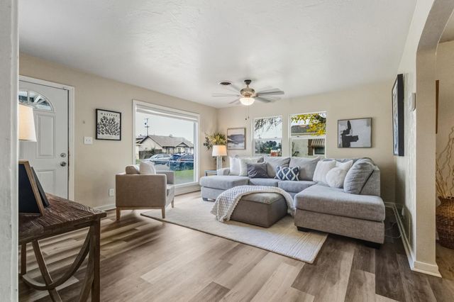 1750 Elmwood Ave, Stockton, CA 95204