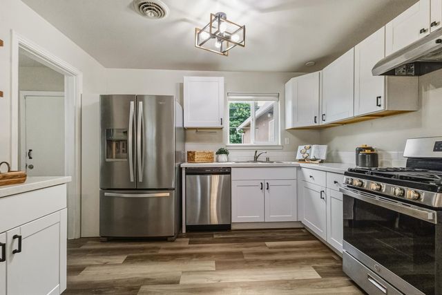 1750 Elmwood Ave, Stockton, CA 95204