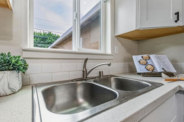 1750 Elmwood Ave, Stockton, CA 95204