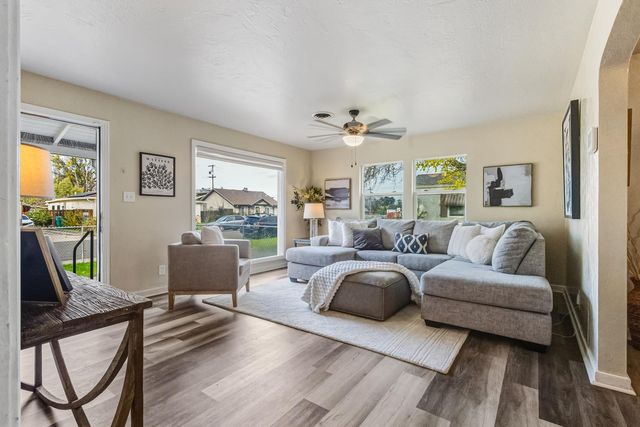 1750 Elmwood Ave, Stockton, CA 95204