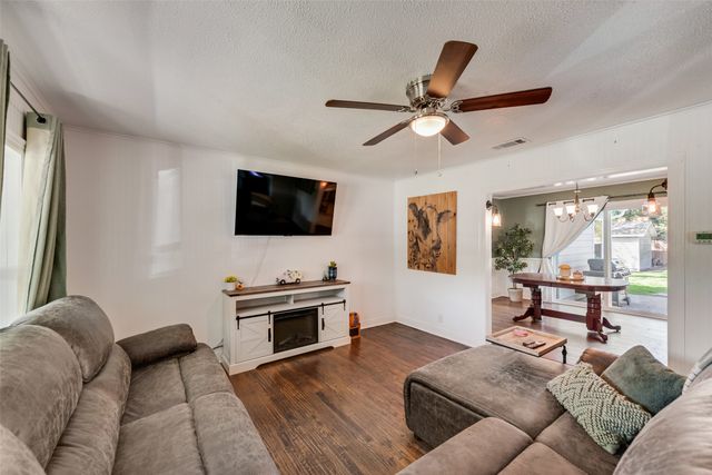 407 Hogle Street, Weatherford, TX 76086