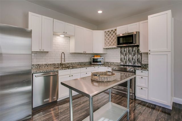 834 S Polk Street, Dallas, TX 75208